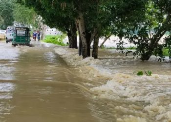 মনু নদীর পানি বিপদসীমার ওপরে, বাঁধ ভেঙে প্লাবিত ১৫ গ্রাম
