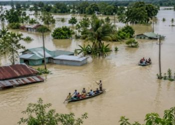 বন্যা ও পাহাড় ধসে সাত জেলায় প্রাণহানি বেড়ে ৫৪