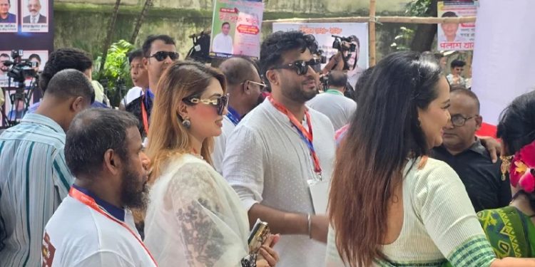 এফডিসিতে চলছে শিল্পী সমিতির নির্বাচনের ভোটগ্রহণ