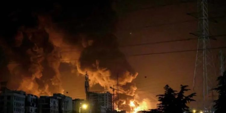 ইরানে টানা ১১তম দিনে মার্কিন হামলা, একের পর এক বিস্ফোরণ