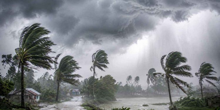 দুপুরের মধ্যে ১৩ অঞ্চলে ৬০ কিমি বেগে ঝড়ের পূর্বাভাস
