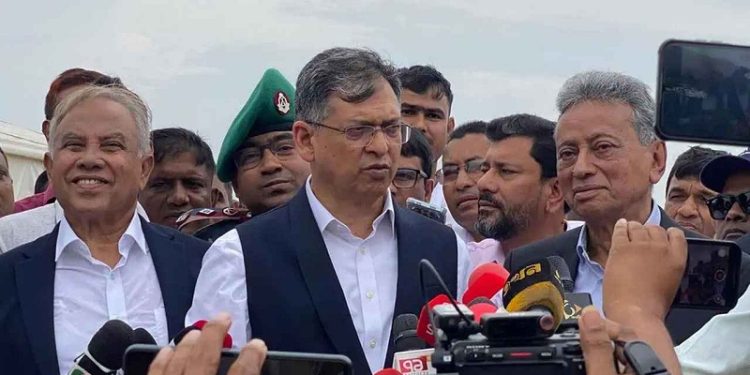 আইনশৃঙ্খলার উন্নতি না হওয়া পর্যন্ত নতুন বিনিয়োগ আকর্ষণ সম্ভব নয়: স্বরাষ্ট্রমন্ত্রী