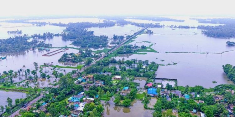 চট্টগ্রাম, পার্বত্য জেলা ও কক্সবাজারে পানি কমতে থাকায় বেরিয়ে আসছে ক্ষয়ক্ষতির চিহ্ন