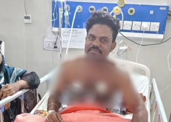 সাপের কামড় খেয়ে নিজেই হাসপাতালে চিকিৎসা নিচ্ছেন ‘বিষঝাড়া ওঝা’