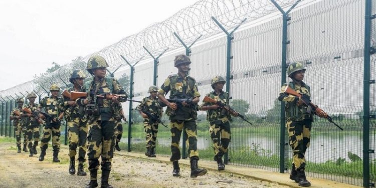 সীমান্তে সহকর্মীর গুলিতে ২ বিএসএফ সদস্য নিহত