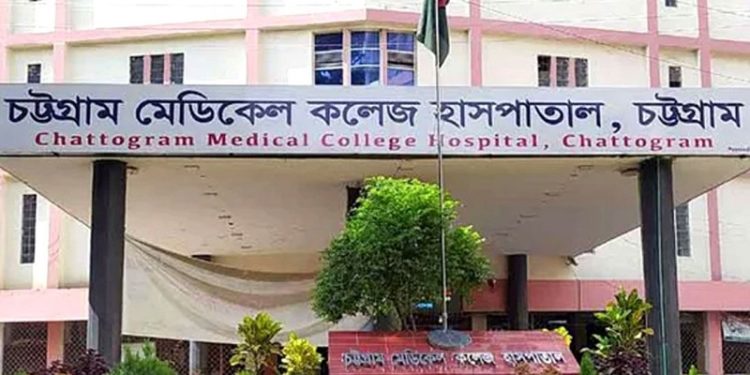 চট্টগ্রামে লবণ কারখানায় আগুন, দগ্ধ ১০ শ্রমিক চমেকে ভর্তি