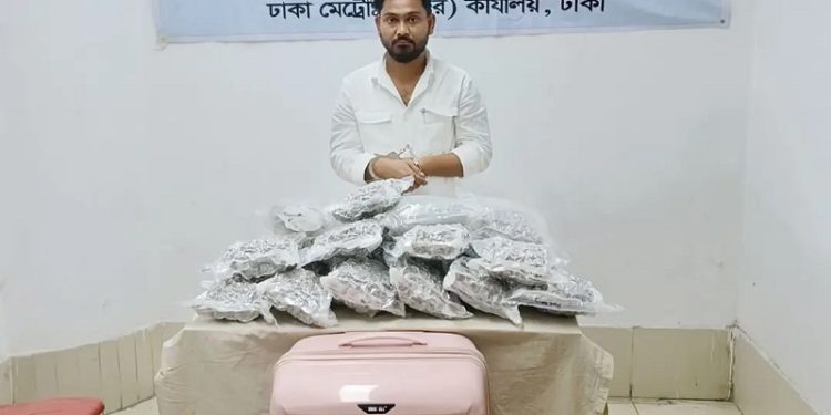 থাইল্যান্ড থেকে ‘উন্নত জাতের’ গাঁজা এনে শাহজালালে ধরা ভারতীয় নাগরিক