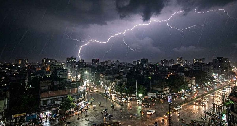 ঢাকাসহ ১৮ অঞ্চলে রাতের মধ্যে ঝড় ও বজ্রবৃষ্টির আভাস