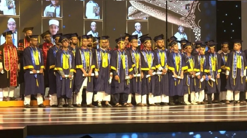 ইংলিশ স্কুলে পড়েও হাফেজে কুরআন ১০০ শিক্ষার্থী, পেলেন সংবর্ধনাও
