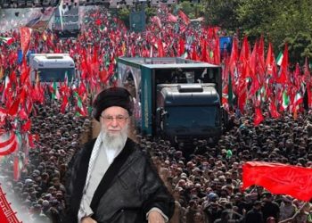 পবিত্র শহর কোমে পৌঁছেছে খামেনির মরদেহ, শেষ শ্রদ্ধায় মানুষের ঢল