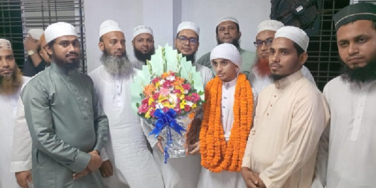 ৭৩ দিনে কোরআনের হাফেজ হয়ে বিস্ময় সৃষ্টি করল ১৩ বছরের মুসাইব