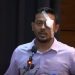 চোখে ব্যান্ডেজ লাগিয়ে অনুষ্ঠানে নাসীরুদ্দীন পাটওয়ারী