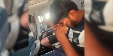 বিমানে ঘুমন্ত নারীকে আপত্তিকর স্পর্শ, যুবকের ৩ বছরের কারাদণ্ড