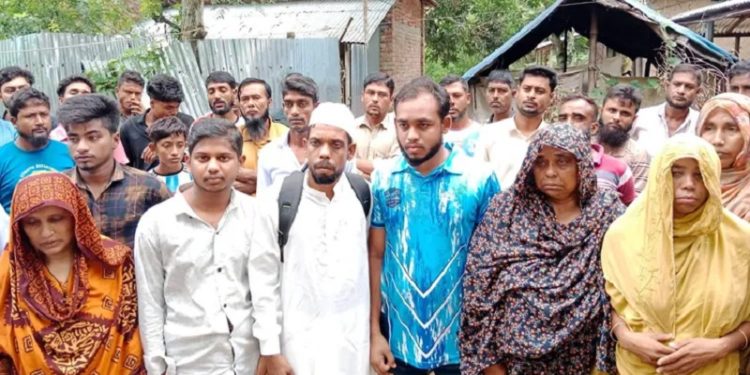 পায়ে হেঁটে হজ্জের উদ্দেশ্যে রওনা হলেন নাটোরের দুলাল হোসেন