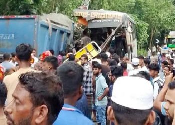 চাঁদপুরে বাস-ট্রাক মুখোমুখি সংঘর্ষে নিহত ৩, আহত ১৫