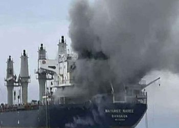 হরমুজে আরব আমিরাতের ২ জাহাজে ইরানের হামলা