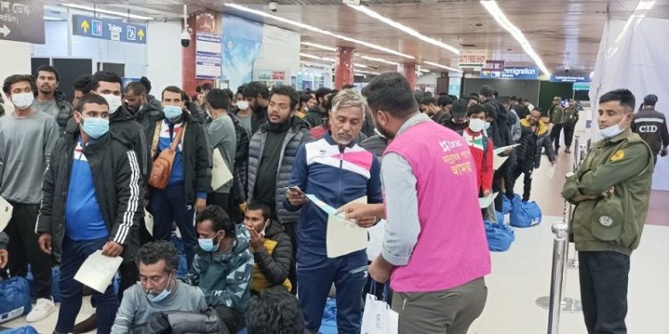 লিবিয়া থেকে দেশে ফিরলেন আরও ১৭৪ বাংলাদেশি
