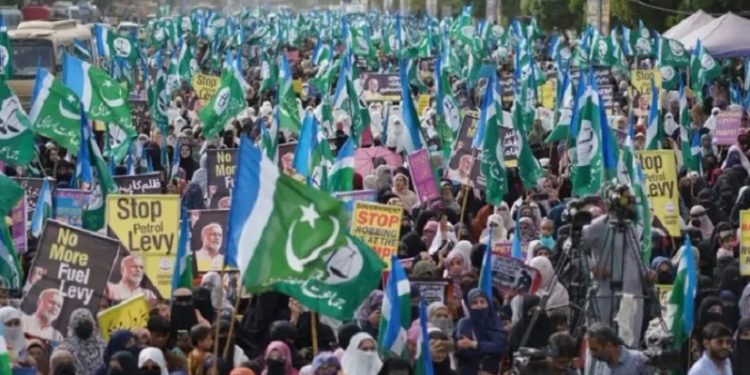 ‘সরকারি চাঁদাবাজি’ বন্ধের দাবিতে পাকিস্তানে জামায়াতের বিক্ষোভ