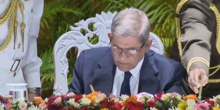দেশের ২৩তম রাষ্ট্রপতি হিসেবে শপথ নিলেন মির্জা ফখরুল ইসলাম আলমগীর