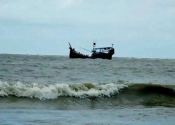 বঙ্গোপসাগরে ট্রলারডুবি: ৮ জেলে উদ্ধার, নিখোঁজ ৫