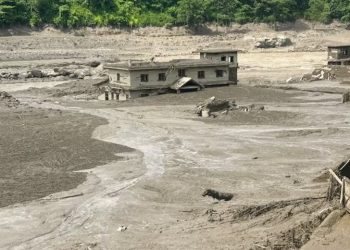 ভূমিকম্প নয়, হিমবাহ ধসেই নেপালে ভয়াবহ বন্যা