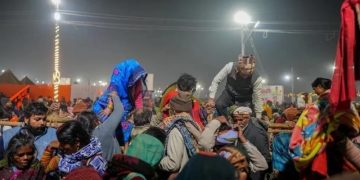 গুজবে হুড়োহুড়ি, ভারতে মন্দিরে পদদলিত হয়ে ৭ জনের মৃত্যু