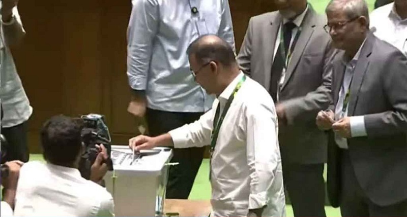 রাষ্ট্রপতি নির্বাচনে ভোট দিলেন প্রধানমন্ত্রী, স্পিকার ও বিরোধীদলীয় নেতা