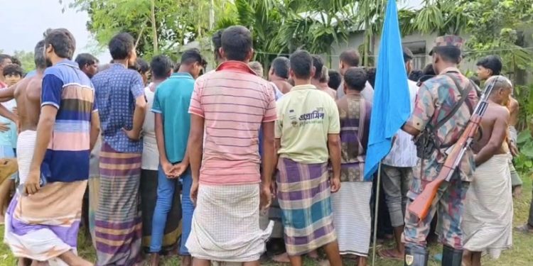 সীমান্তে বাংলাদেশির সঙ্গে ধস্তাধস্তি, অস্ত্র ফেলে পালালো বিএসএফ