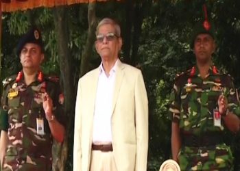 বঙ্গভবনে উঠলেন রাষ্ট্রপতি, দেওয়া হলো গার্ড অব অনার
