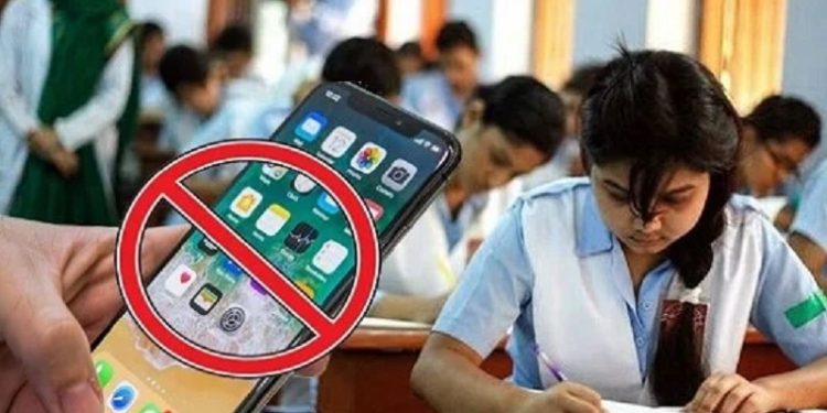 স্কুল-কলেজে মোবাইল নিয়ে প্রবেশ করতে পারবে না শিক্ষার্থীরা