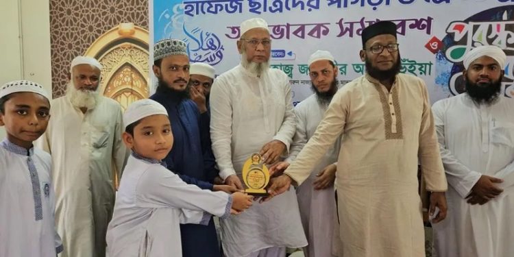 চট্টগ্রামে মাত্র ১০ মাসে কোরআনের হাফেজ ৯ বছরের আরহাম