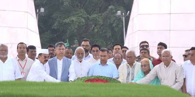 জিয়াউর রহমান ও খালেদা জিয়ার সমাধিতে প্রধানমন্ত্রীর শ্রদ্ধা