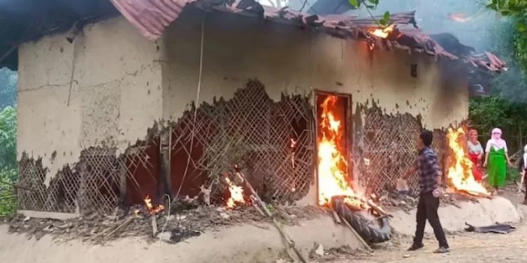 হঠাৎ উত্তাল ভারতের মণিপুর, দুই দিনে ৬ মৃত্যু