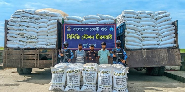 মায়ানমারে পাচার হচ্ছিলো চার ট্রাক ইউরিয়া সার, অতঃপর…