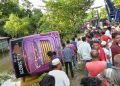 নিয়ন্ত্রণ হারিয়ে খাদে পড়লো স্লিপার বাস, গ্লাস ভেঙে বের করা হলো যাত্রীদের