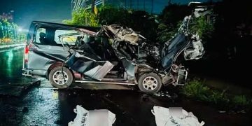 চট্টগ্রামের কর্ণফুলীতে লরি-মাইক্রোবাস সংঘর্ষে নিহত ৪
