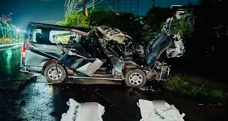 চট্টগ্রামের কর্ণফুলীতে লরি-মাইক্রোবাস সংঘর্ষে নিহত ৪