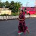 মেয়ের পড়ার খরচ জোগাতে খালি পায়ে দৌড়ে ম্যারাথনে প্রথম হলেন মা