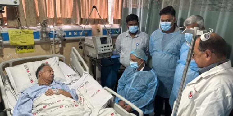 বিদ্যুৎমন্ত্রীকে দেখতে হাসপাতালে রাষ্ট্রপতি