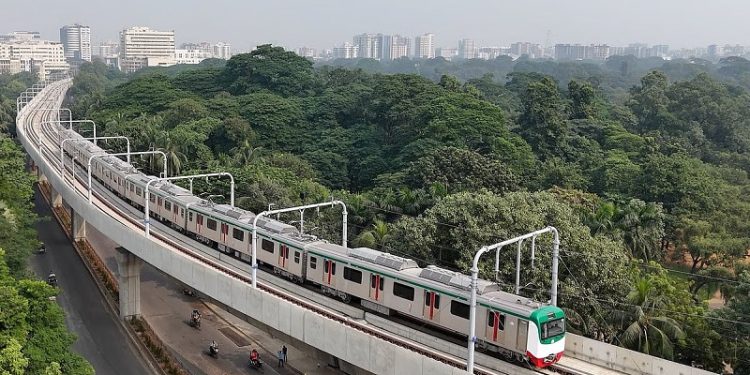 এবার ঢাকার দুই প্রান্তকে যুক্ত করতে আসছে নতুন মেট্রোরেল