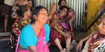 মানিকগঞ্জে ব্যাটারি চুরি করতে গিয়ে ধরা পড়ল জামাই, লাথিতে শ্বশুরের মৃত্যু