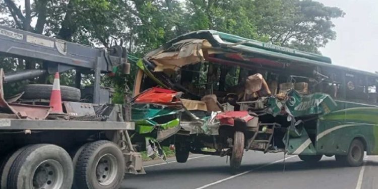 আগস্টে সড়কে ঝরেছে ৪৮১ প্রাণ
