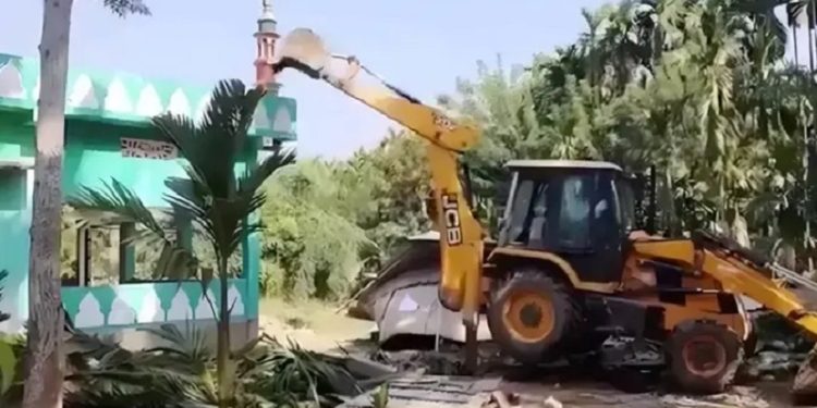 আসামে ১১০০ মুসলিম পরিবার উচ্ছেদ, গুঁড়িয়ে দেওয়া হলো ১০ মসজিদ