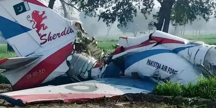 পাকিস্তানে প্রশিক্ষণ বিমান বিধ্বস্ত, ২ পাইলট নিহত