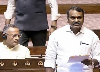 পদত্যাগ করলেন ভারতের কেন্দ্রীয় তথ্যমন্ত্রী