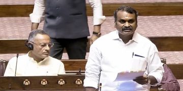 পদত্যাগ করলেন ভারতের কেন্দ্রীয় তথ্যমন্ত্রী