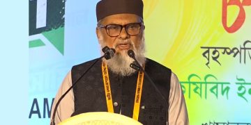 একটা পিঁপড়াও একা হাঁটে না, অথচ আমরা দশ গ্রুপে বিভক্ত: আ ফ ম খালিদ