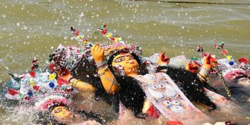 ঢাকার ৩৩ পয়েন্টে প্রতিমা বিসর্জন, নিরাপত্তায় ১৬ হাজারের বেশি পুলিশ