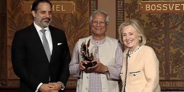 যুক্তরাষ্ট্রে মর্যাদাপূর্ণ আরও এক পুরস্কার পেলেন ড. ইউনূস