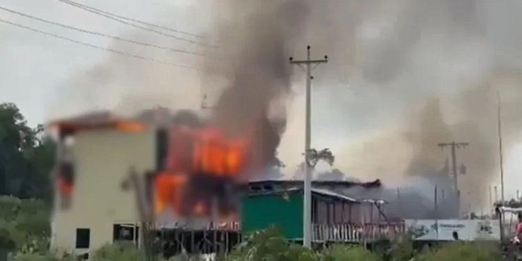 কক্সবাজারে রিসোর্টে আগুন, ৫ পর্যটকের মৃত্যু
